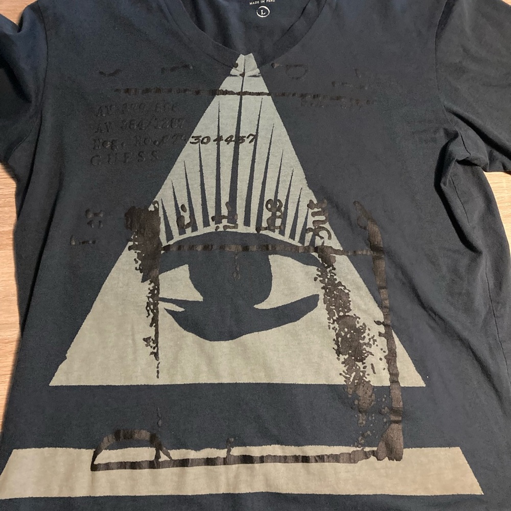 GUESS TEE SIZE LARGE